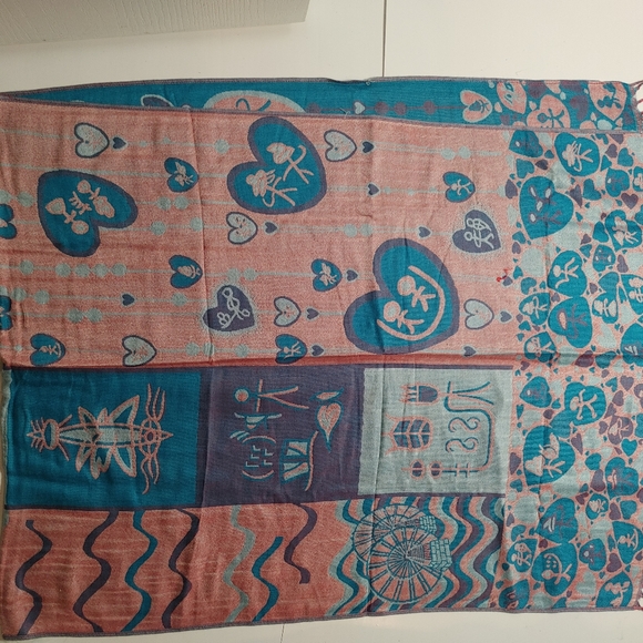 Unique 70" large scarf with tassles - Picture 7 of 8